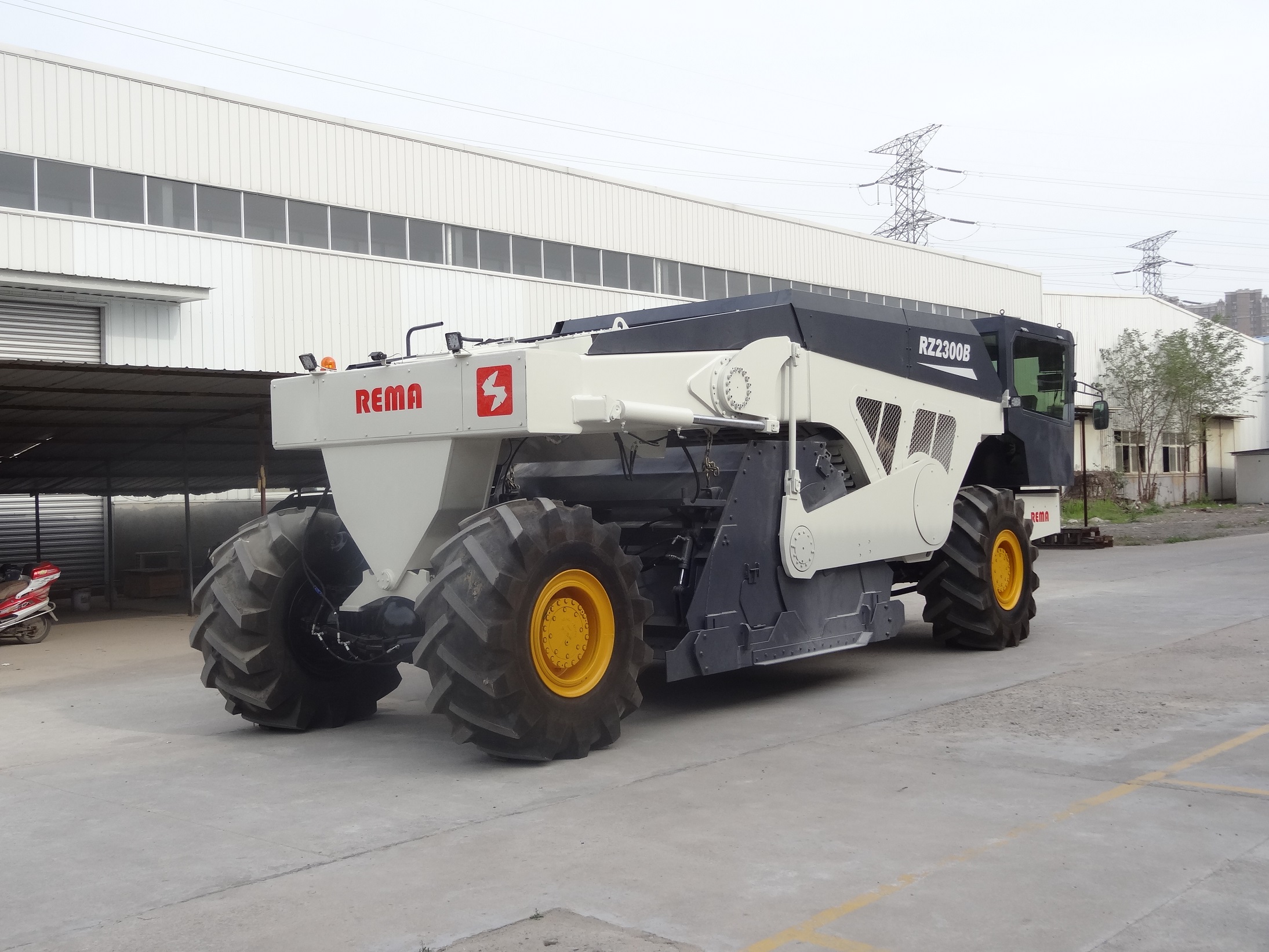 RZ2300B，邯鄲水穩路基冷再生施工