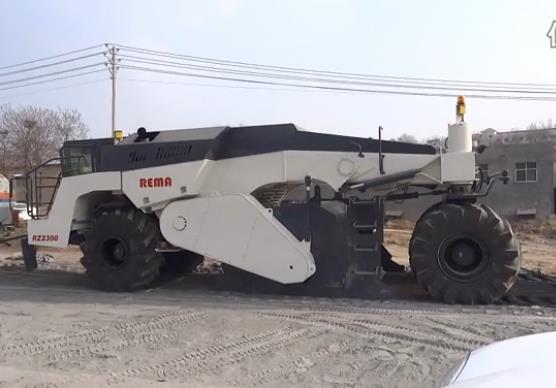 徐州銳馬重工新型機械傳動(dòng)RZ2300水穩路基冷再生施工